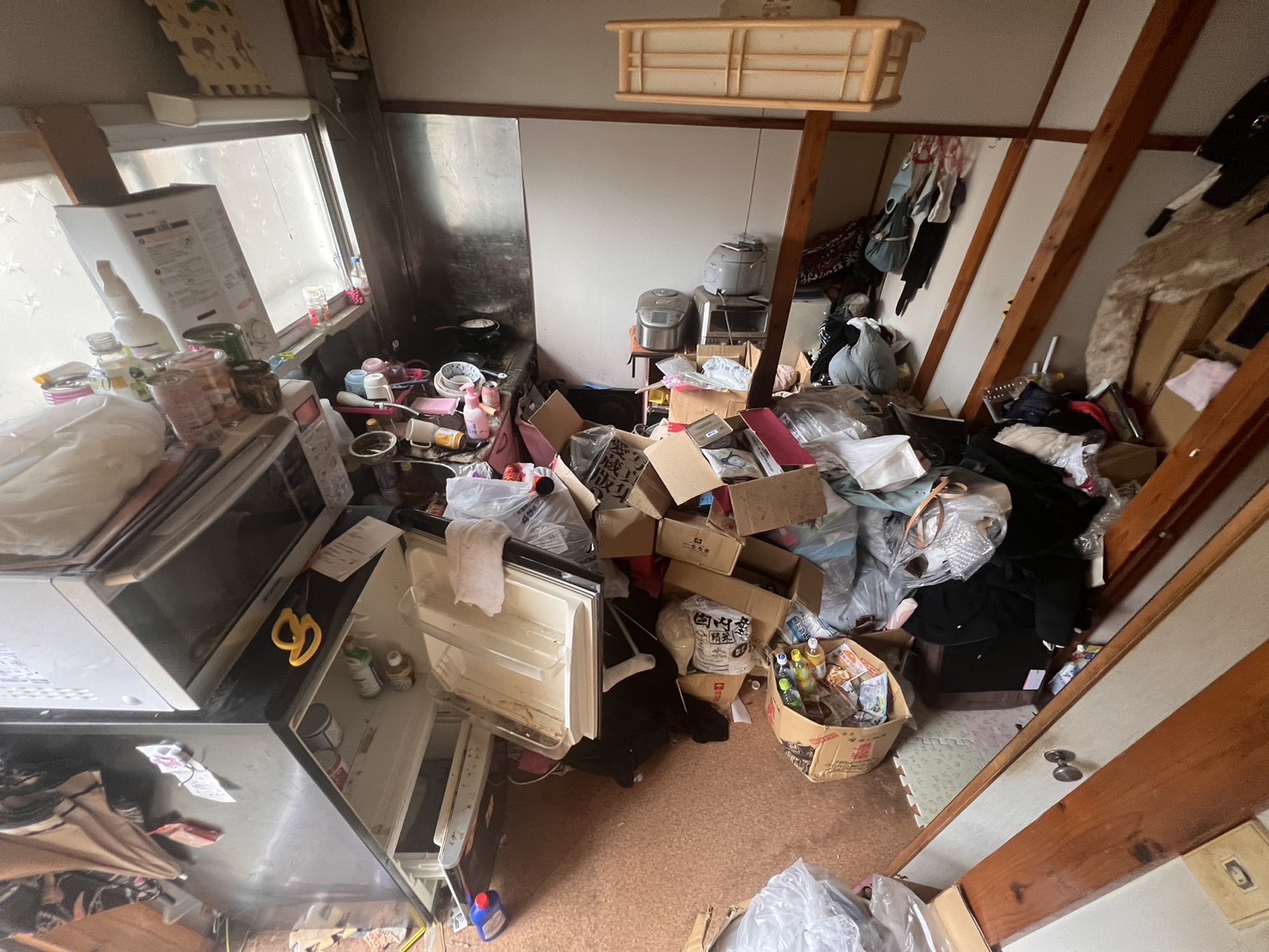 東京都江戸川区2DKのゴミが散乱した部屋